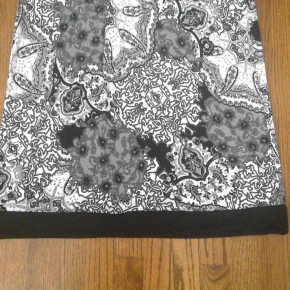 Black and White Maxi Dress - Picture 6 of 10